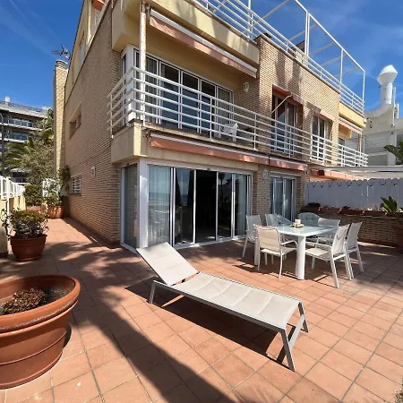 Torredembarra Beach Apartman *